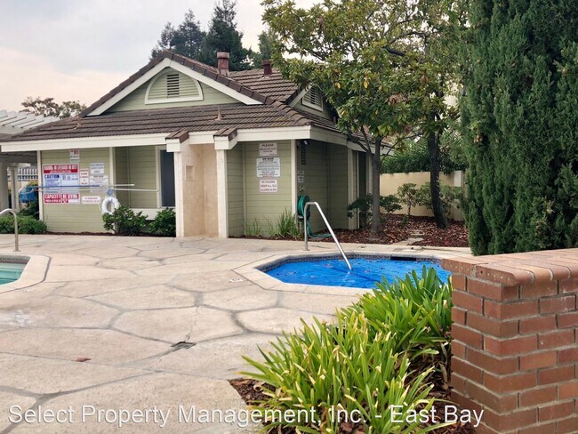 Building Photo - 2 br, 3 bath House - 2674 Barrington Terr