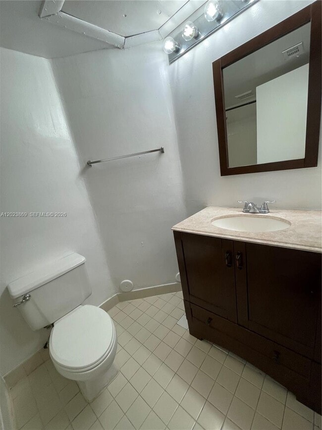 Building Photo - 2881 N Oakland Forest Dr