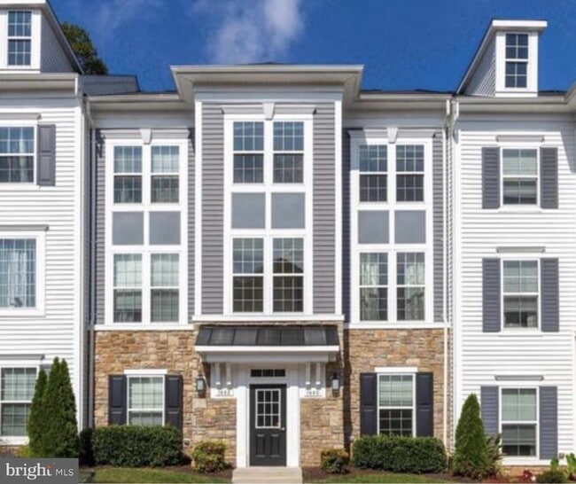 Building Photo - 7440 Riding Meadow Way