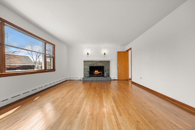 Building Photo - 5 Saviano Ln