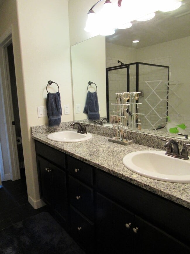 Building Photo - Stunning Longmont home