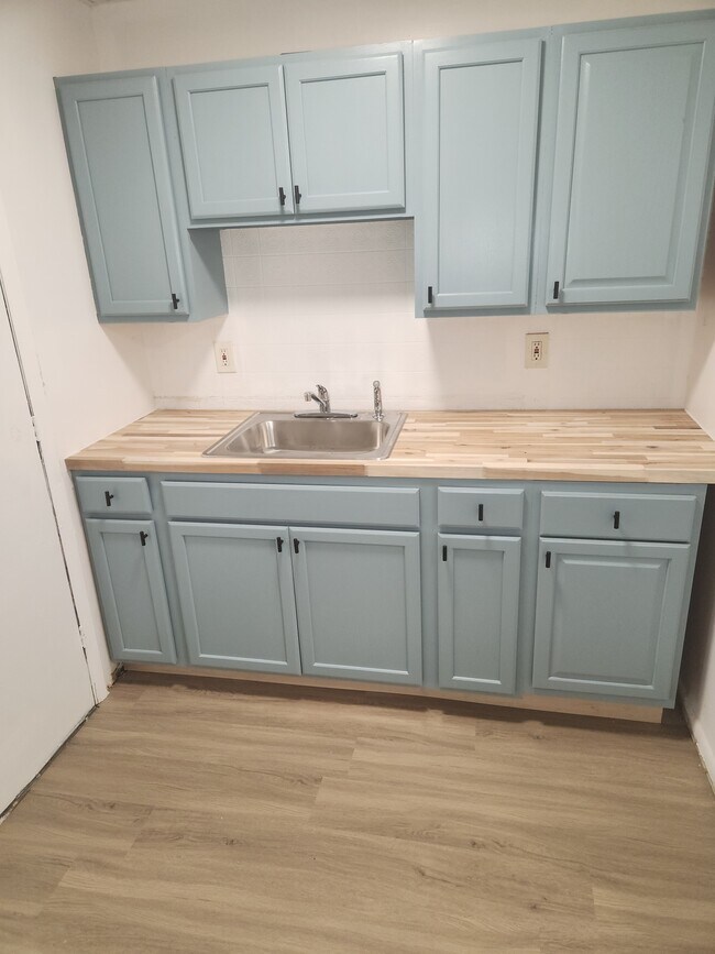 Building Photo - 70 Dana Ave