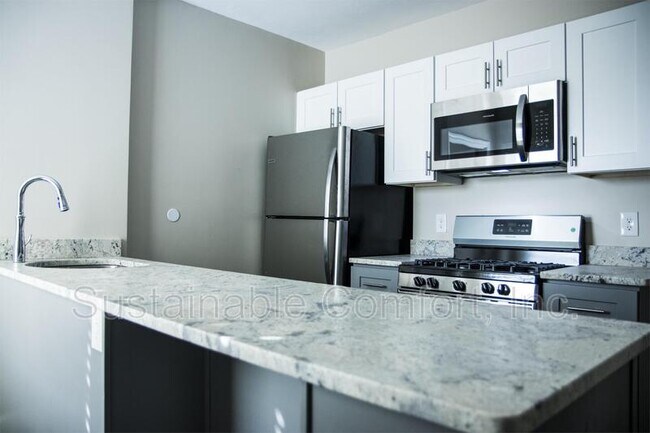 Building Photo - 44 Gage St