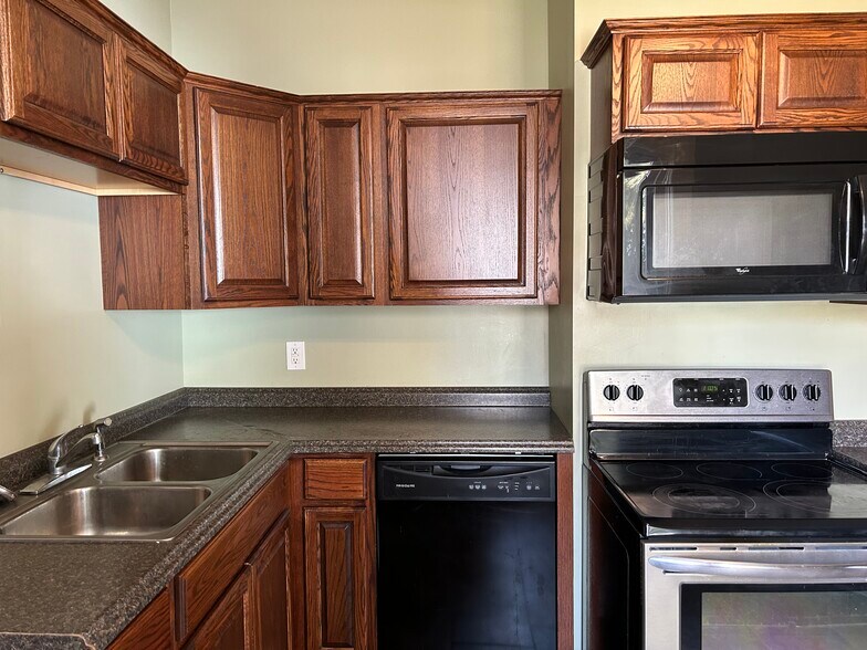 Building Photo - 503 W Allen St