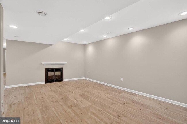 Building Photo - 927 Juliet Ln