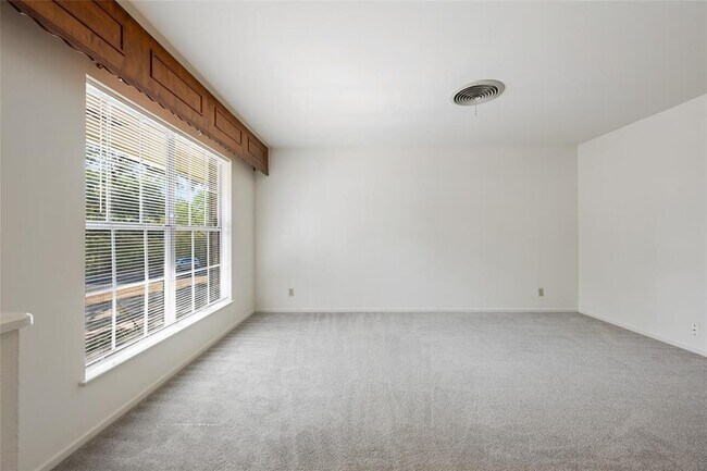 Building Photo - 6706 Willamette Dr