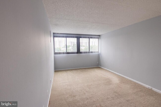 Building Photo - 5911 Edsall Rd