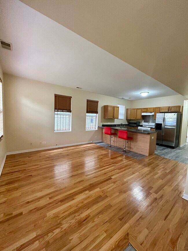 Building Photo - 1509 N Talman Ave