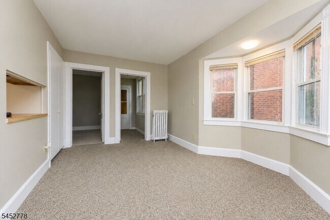 Building Photo - 11 Montague Pl