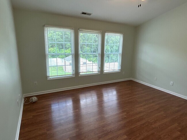 Building Photo - 3 Bed | 2.5 Bath Home in Raleigh with a Su...