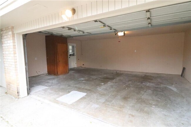 Building Photo - 5813 Crest Willow Dr