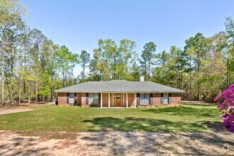 Building Photo - Bay Minette Beauty