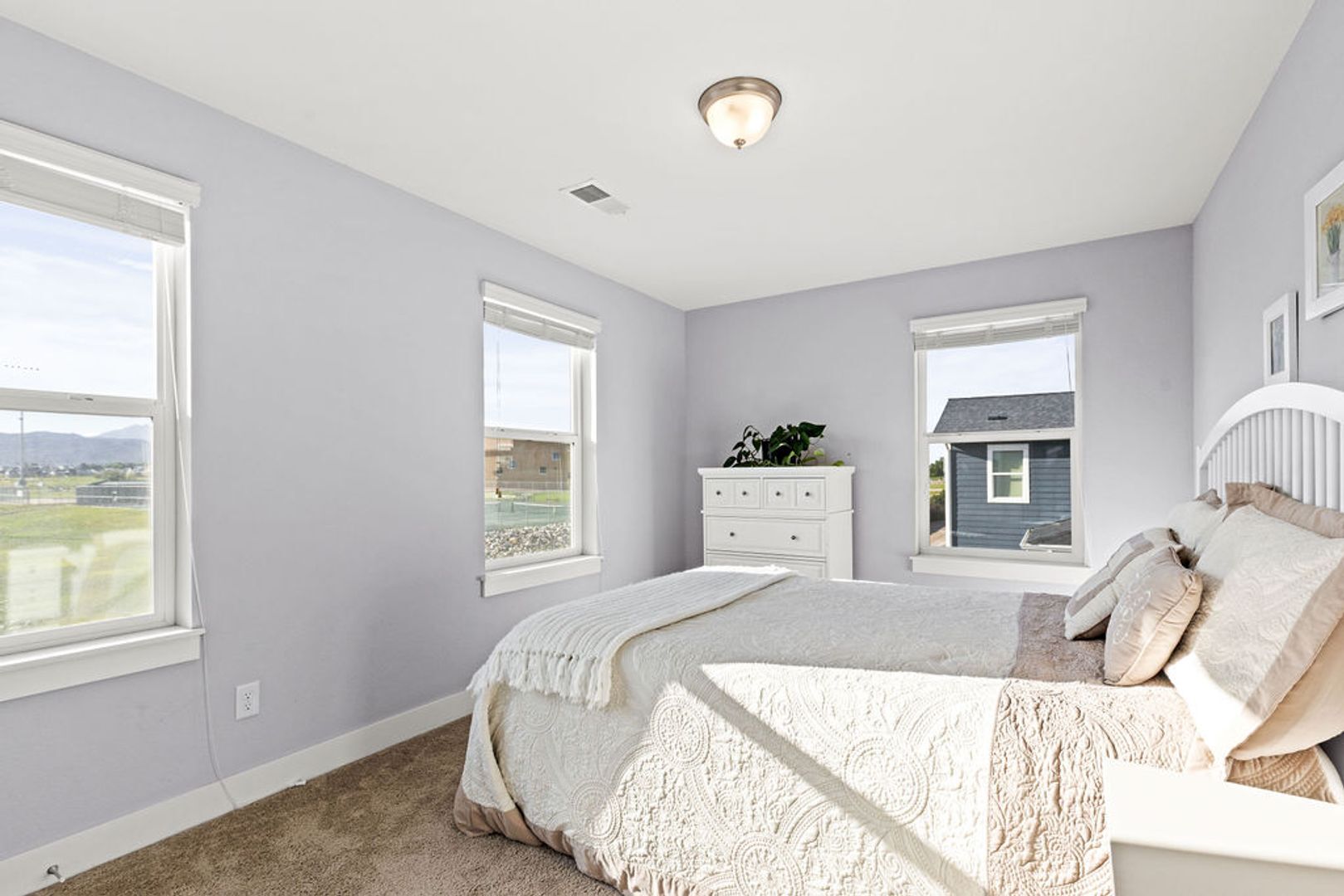 Building Photo - 799 Robert St