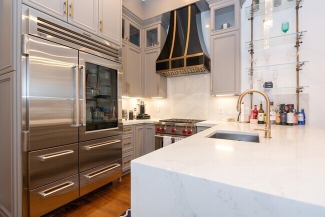 Building Photo - 288 Commonwealth Ave