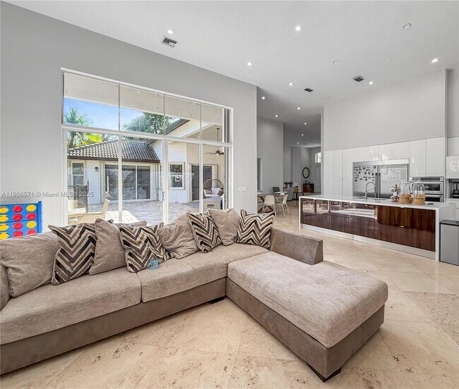 Building Photo - 2514 Poinciana Dr