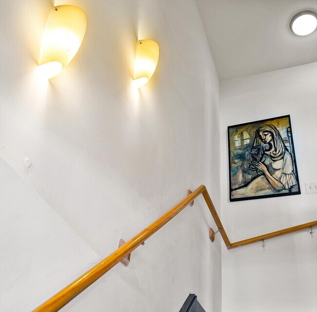 Building Photo - 206 N 1st St