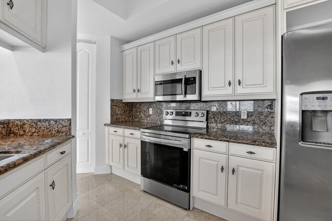 Building Photo - 616 SE 20th Ave