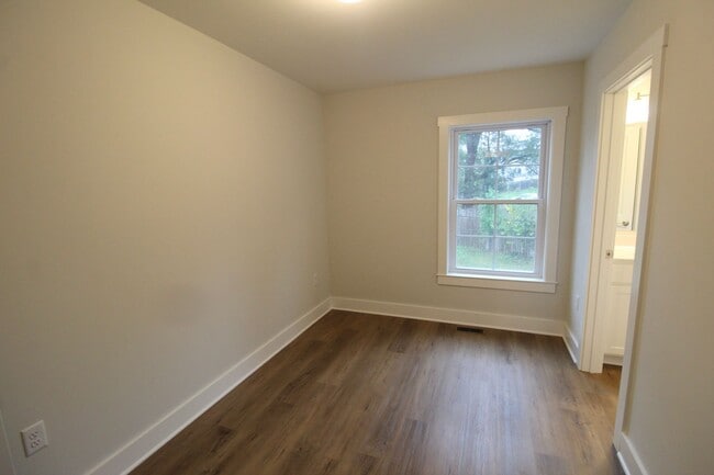 Building Photo - Lease assignment