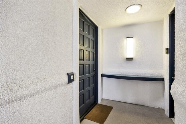 Building Photo - 575 Esplanade