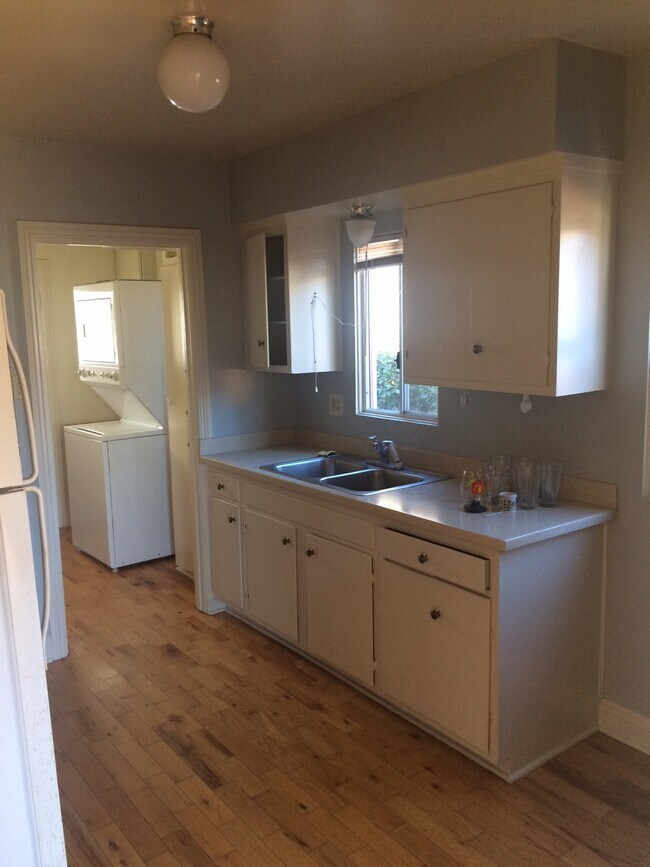 Kitchen - 4215 Mildred Ave