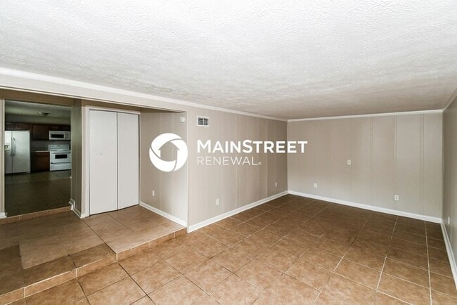 Building Photo - 3 Bedroom Pet-Friendly Home in Jacksonville, FL with Main Street Renewal
