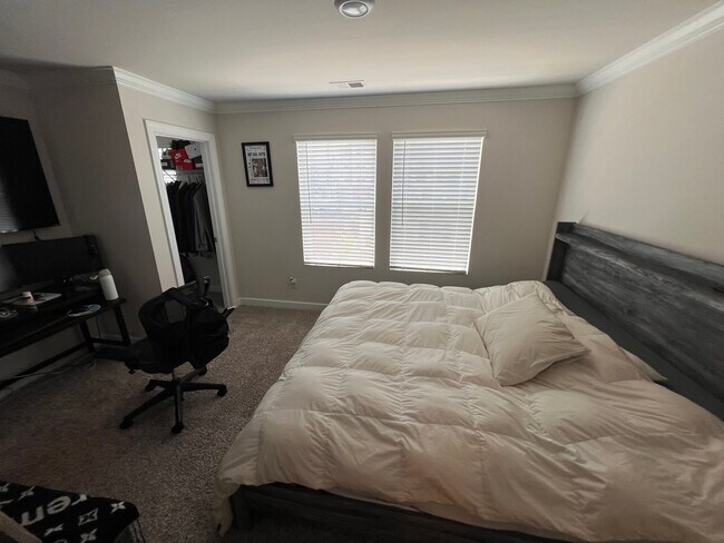 Building Photo - Room in Townhome on Memorial Pkwy