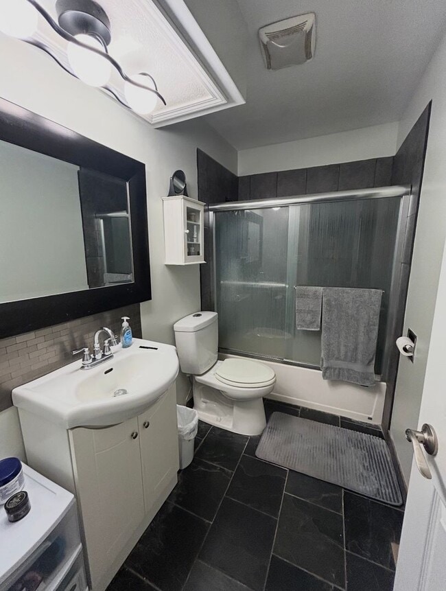 Building Photo - 807 S 18th St