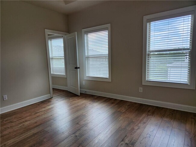 Building Photo - 1323 Faircrest Wy