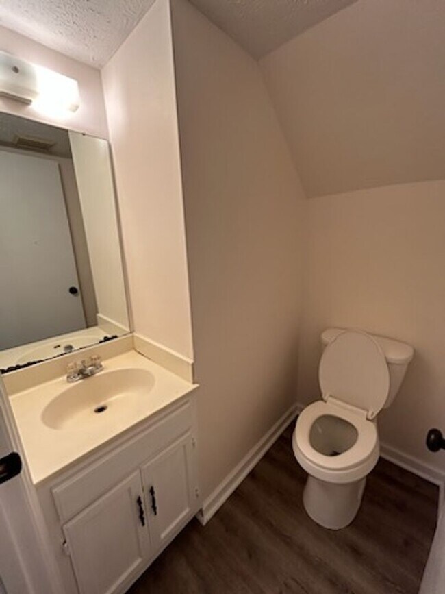 Building Photo - 1840 Woodland Ave