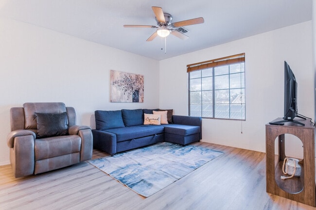 Building Photo - 1550 N Desert Willow St