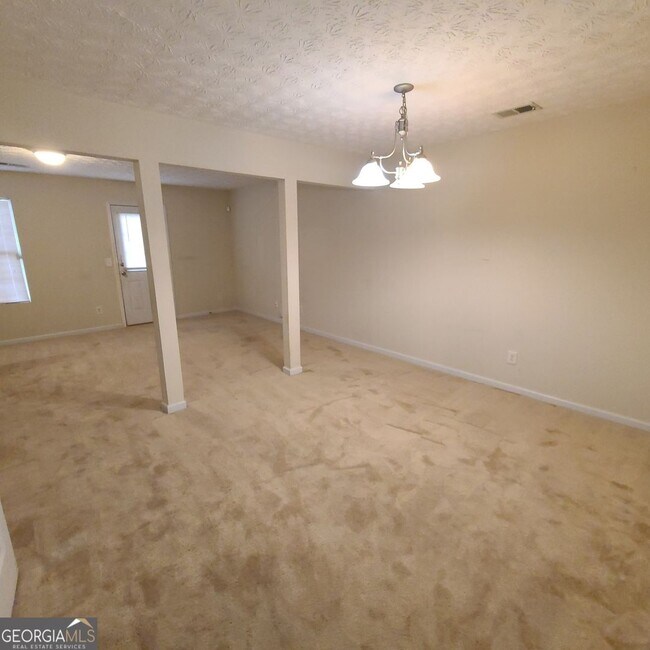 Building Photo - 2103 Grove Way
