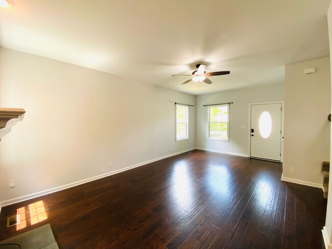 Building Photo - 1194 Eagle's Bluff Dr