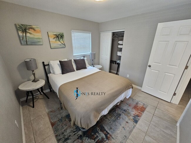 Building Photo - JUST REDUCED... must see beautiful 3/2 1071 Sq. Ft. with a POOL!! Gorgeous updated Kitchen & bath...