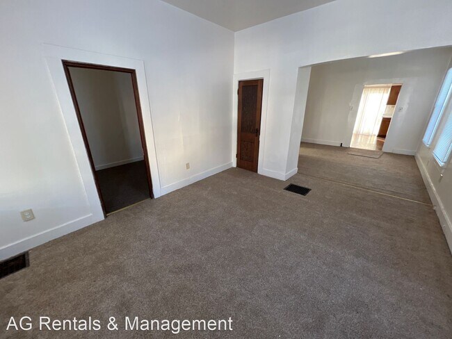 Building Photo - 2 br, 1 bath House - 2132 Oakley St