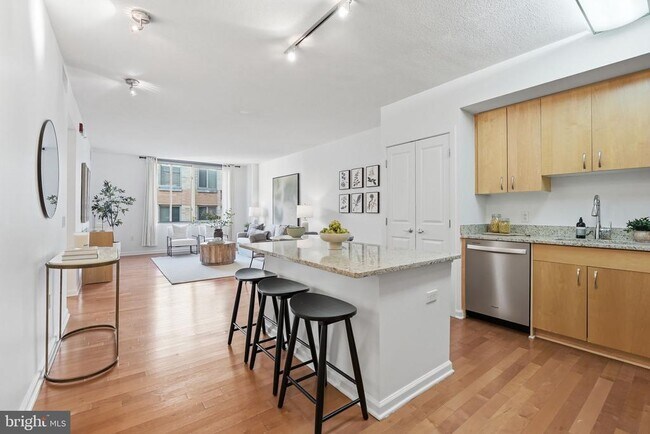 Building Photo - 440 L St NW