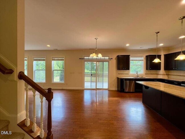Building Photo - 4008 Vallonia Dr