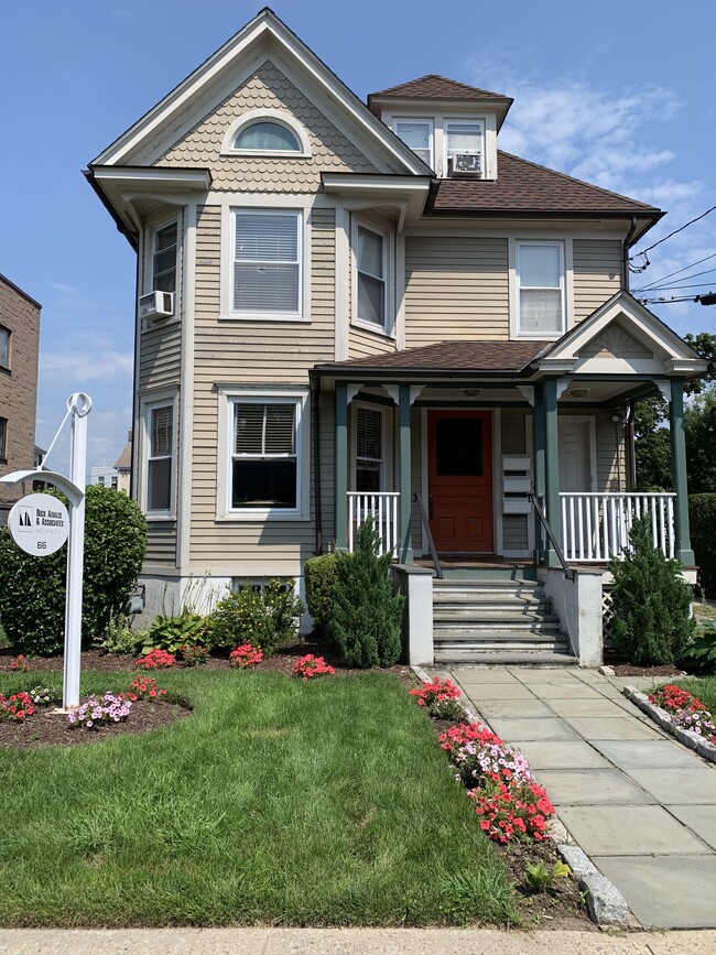 Building Photo - 4th Street