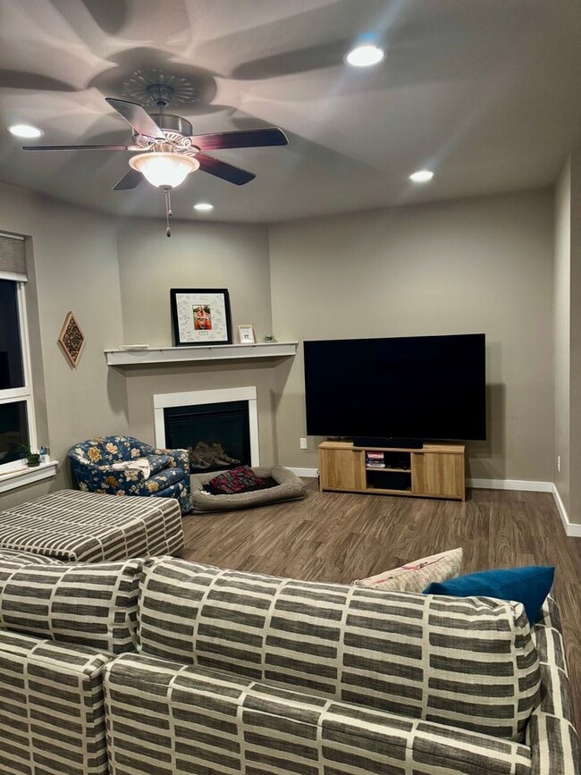 Building Photo - Chic & Comfortable 3-Bed Home in Bozeman’s King Arthur Park