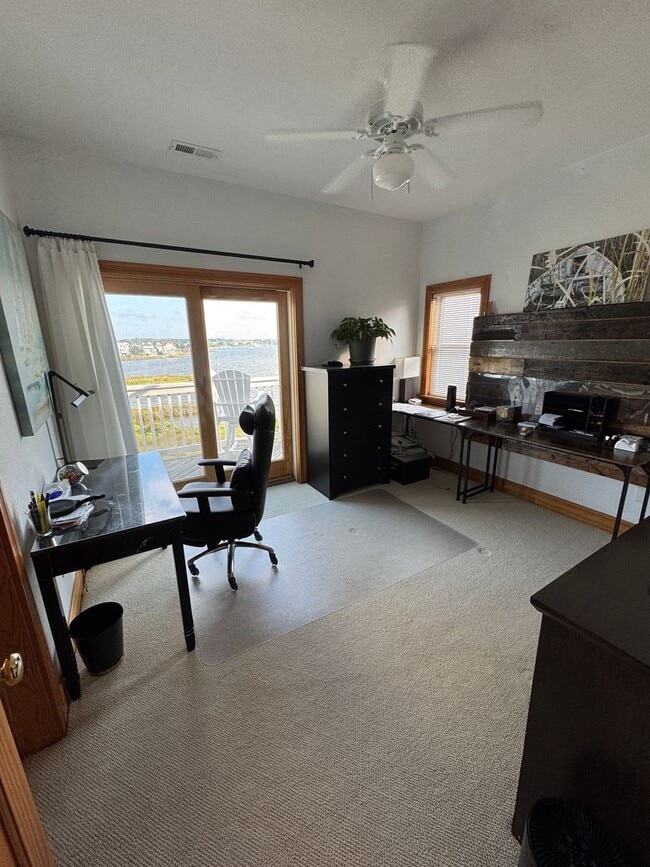 Building Photo - Top Floor Condo with Stunning Sound Views