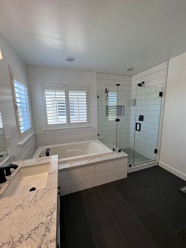 Building Photo - Kuapapa At Hoakalei Remodeled & upgraded 4 bed 3 bath with 2 car garage and Central AC