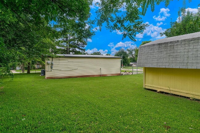 Building Photo - 1101 Shirley Ln