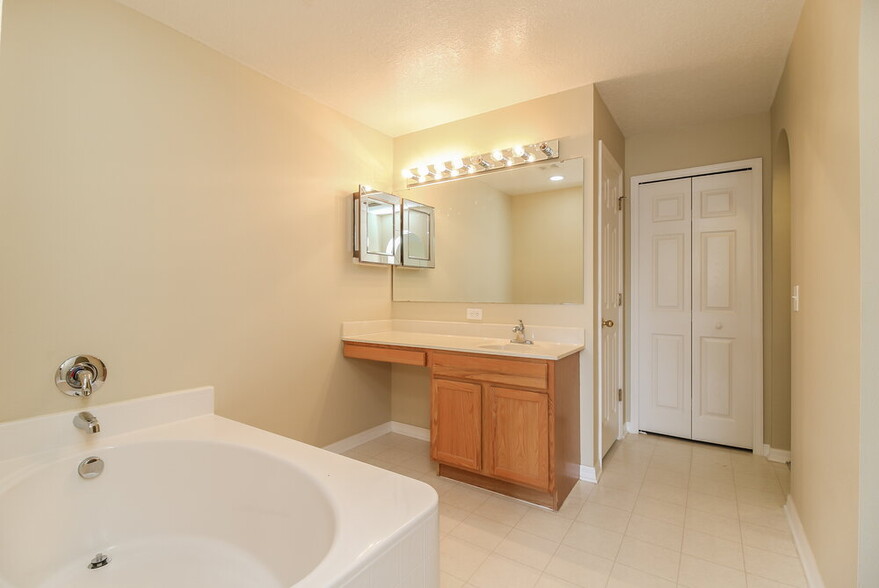 Building Photo - 13513 Mango Bay Dr