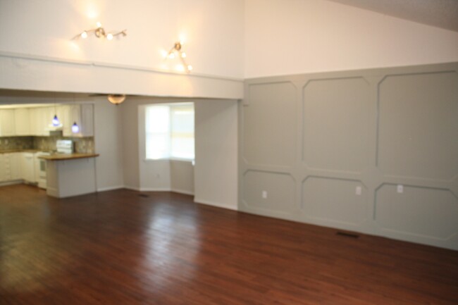 Building Photo - Massive 3 bedroom duplex with living room ...