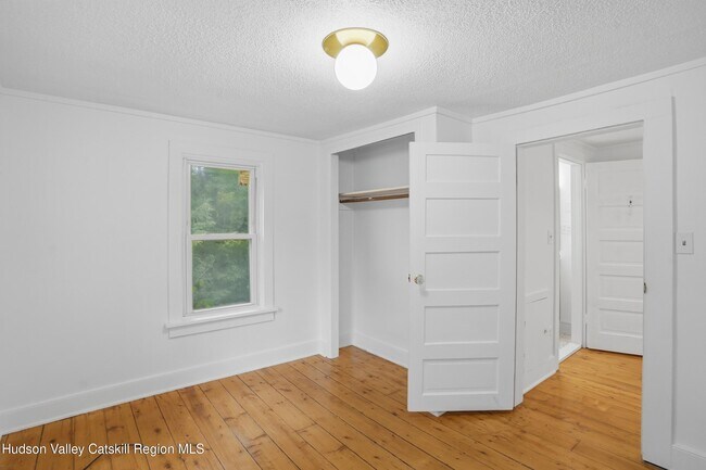 Building Photo - 872 NY-212