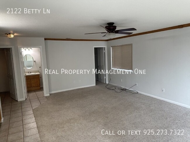 Building Photo - 2122 Betty Ln