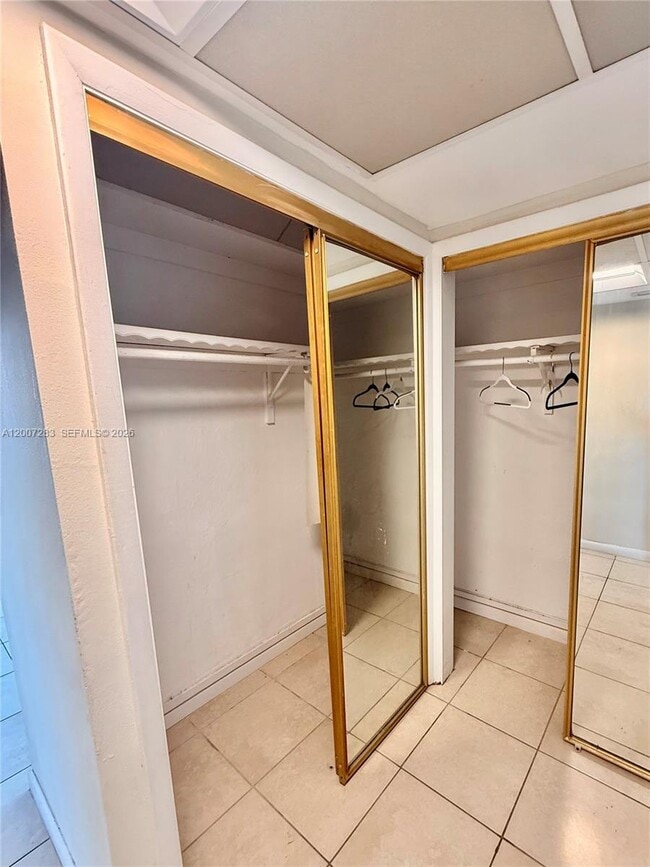 Building Photo - 1591 NE Miami Gardens Dr