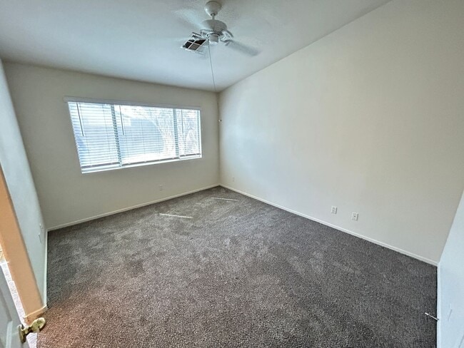 Building Photo - Cozy 3Bed/2Bath/2Car Residence located in beautiful Summerlin!