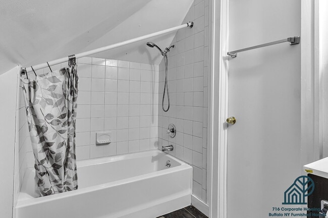 Building Photo - Furnished 4-Bedroom, 2.5-Bath Apartment near Elmwood Village