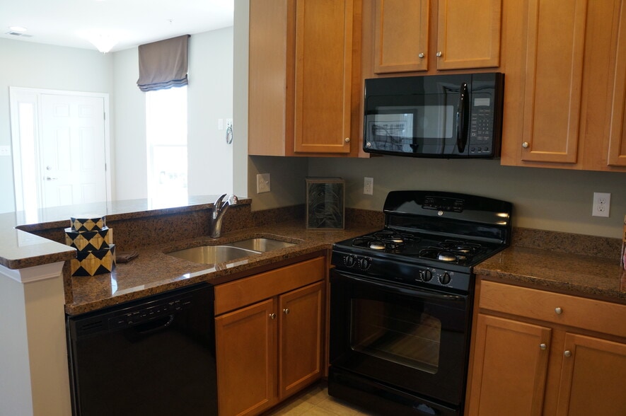 Building Photo - 151 Kyle Dr