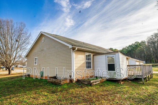 Building Photo - 335 Monti Dr